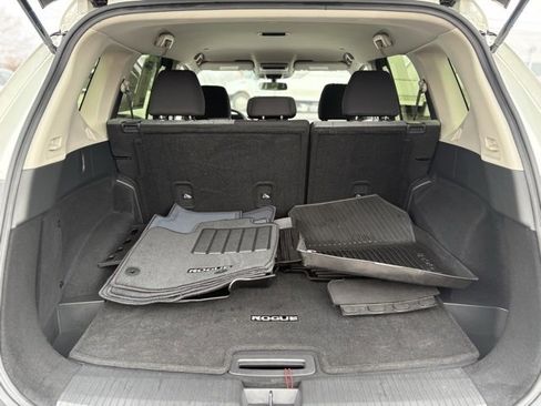 Used 2023 Nissan Rogue SV image 11