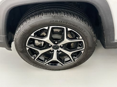 Used 2025 Jeep Compass Limited image 11