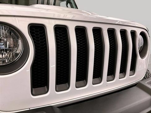 Used 2022 Jeep Wrangler Unlimited Rubicon w/ Cold Weather Group AWD/4WD image 29