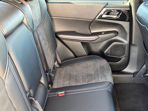 Used 2024 Mitsubishi Outlander SE image 13