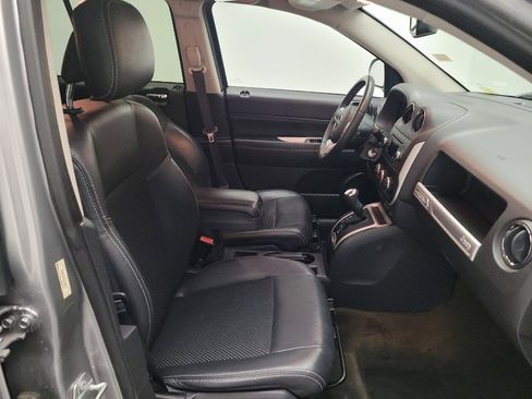Used 2016 Jeep Compass Latitude FWD image 21