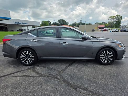 Used 2025 Nissan Altima 2.5 SV FWD image 15