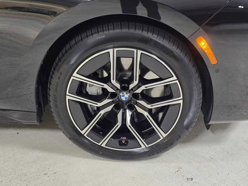 Used 2026 BMW 760i xDrive w/ Executive Package image 9
