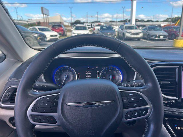 Used 2022 Chrysler Pacifica Touring-L FWD image 18