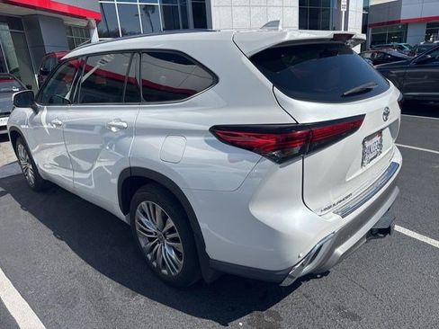 Used 2022 Toyota Highlander Platinum image 5