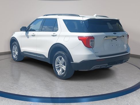 Used 2022 Ford Explorer XLT w/ Equipment Group 202A AWD/4WD image 7