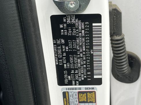 Used 2025 Kia Sportage LX FWD image 28