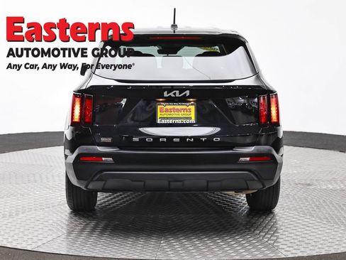 Used 2022 Kia Sorento LX FWD image 6