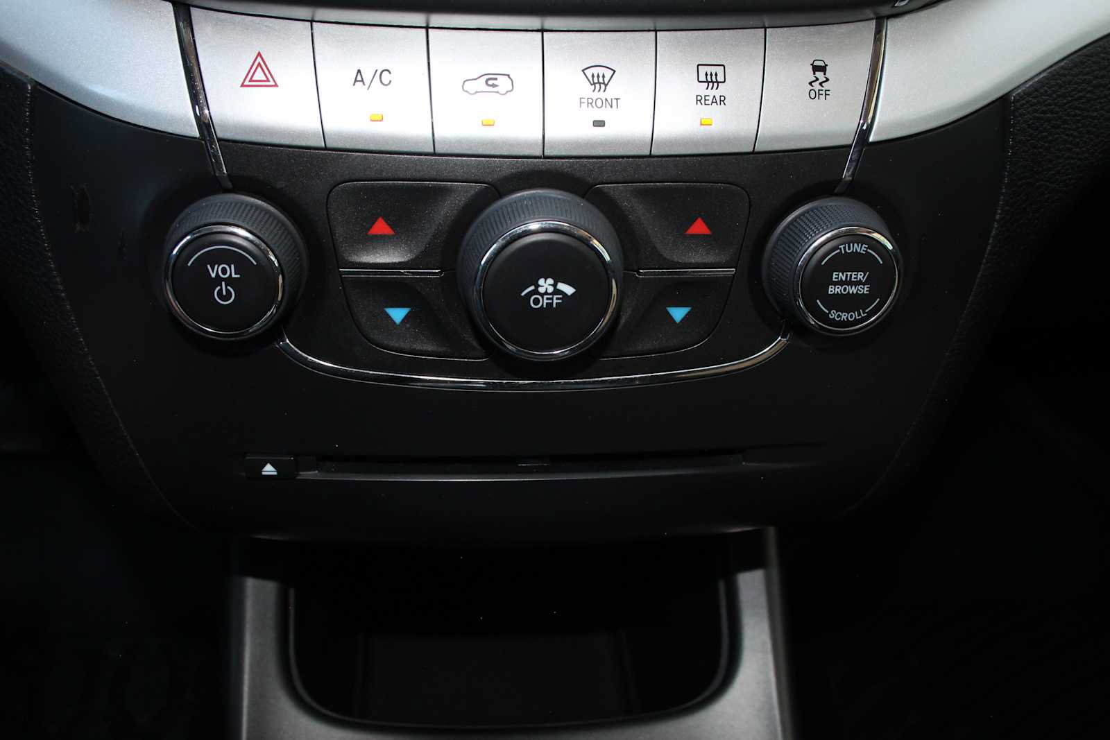 Used 2020 Dodge Journey SE w/ Blacktop Package FWD image 39