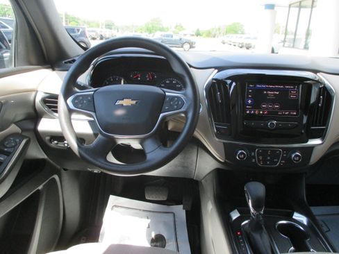 Used 2023 Chevrolet Traverse LS FWD image 12