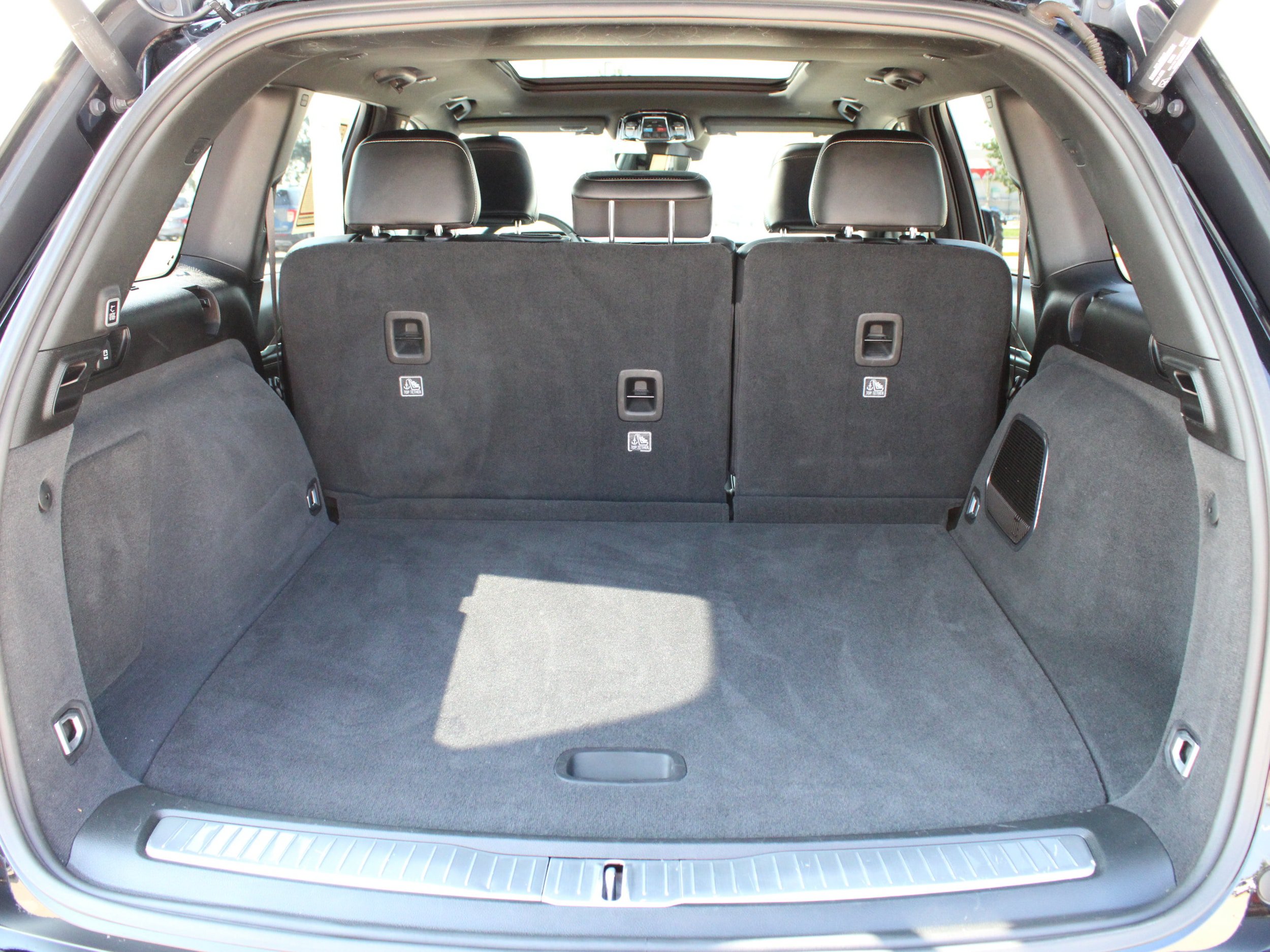 Used 2023 Jeep Grand Cherokee Overland AWD/4WD image 46