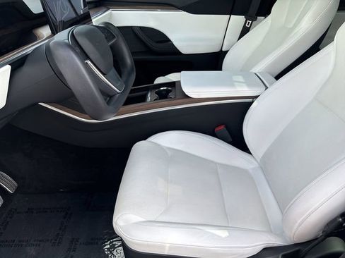 Used 2022 Tesla Model X image 22