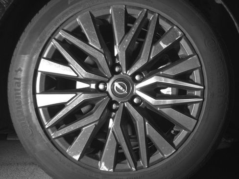 Used 2025 Nissan Altima 2.5 SV FWD image 13