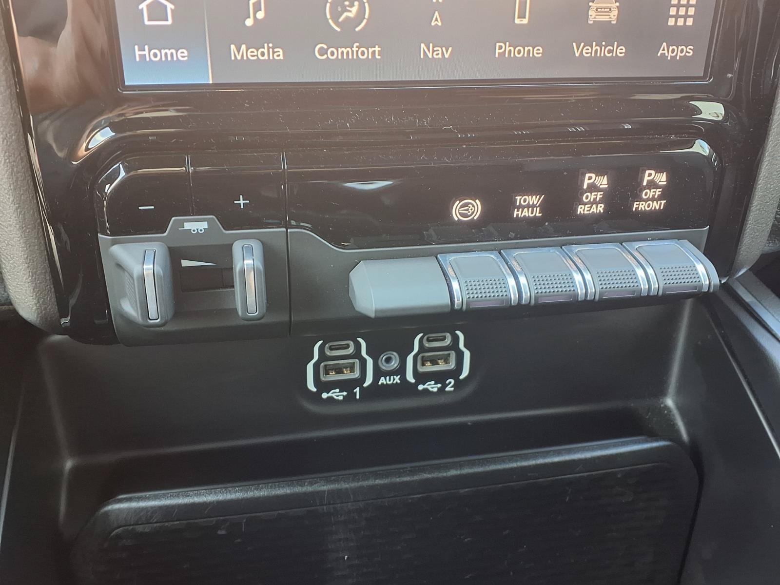 Used 2022 RAM 2500 Laramie w/ Night Edition AWD/4WD image 9