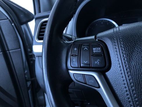 Used 2019 Toyota Highlander Plus w/ Phone Cable & Charge Package image 28