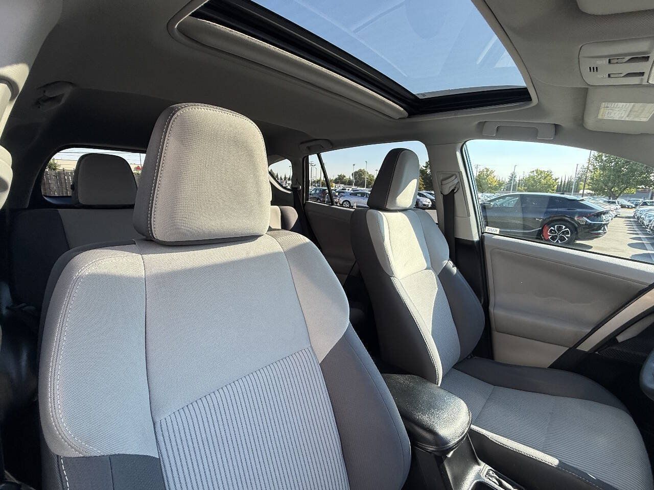 Used 2013 Toyota RAV4 XLE FWD image 21