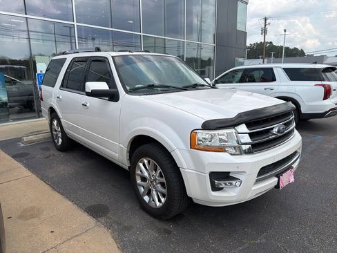Used 2017 Ford Expedition Limited w/ Equipment Group 301A RWD image 6