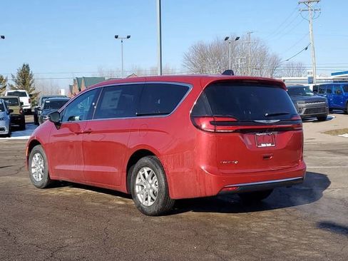 New 2026 Chrysler Pacifica Select FWD image 5