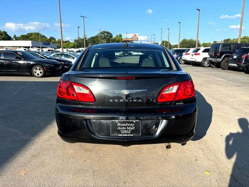 Used 2010 Chrysler Sebring Touring image 4