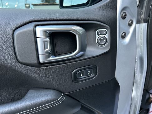 Used 2022 Jeep Wrangler Unlimited Sahara w/ Cold Weather Group image 18