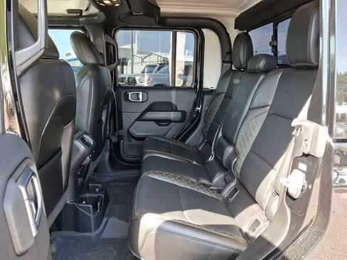 Used 2023 Jeep Gladiator Overland AWD/4WD image 30