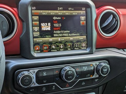 Used 2021 Jeep Gladiator Rubicon AWD/4WD image 6