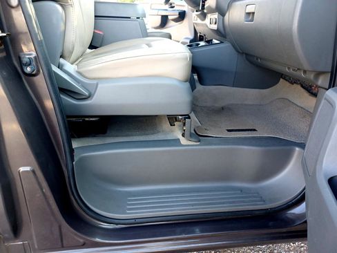 Used 2012 Nissan NV 3500 SL w/ Technology Pkg image 27