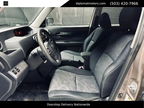 Used 2012 Scion xB FWD image 18