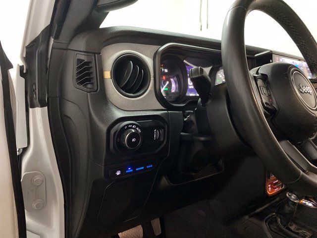 Used 2024 Jeep Wrangler Unlimited AWD/4WD image 32