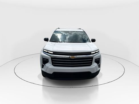 Used 2026 Chevrolet Traverse LT w/ Driver Confidence Package FWD image 3