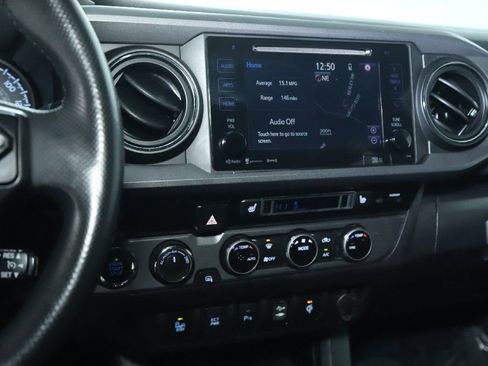 Used 2017 Toyota Tacoma TRD Off-Road w/ Premium & Technology Package image 27