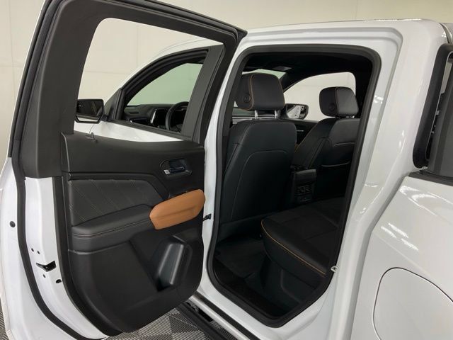Used 2025 GMC Canyon AT4 w/ Nightfall Edition AWD/4WD image 33