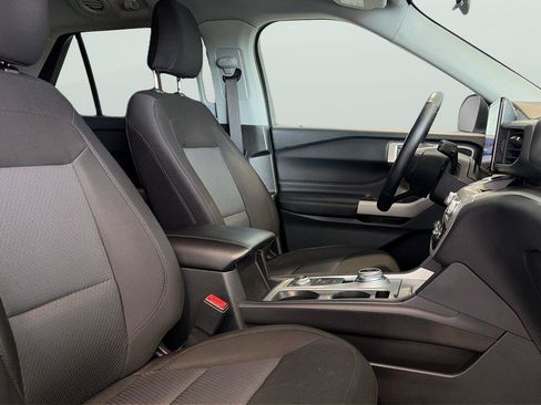 Used 2023 Ford Explorer XLT AWD/4WD image 15