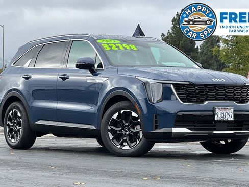 Certified 2025 Kia Sorento S image 1