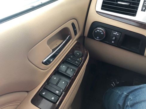 Used 2011 Cadillac Escalade Premium AWD/4WD image 14