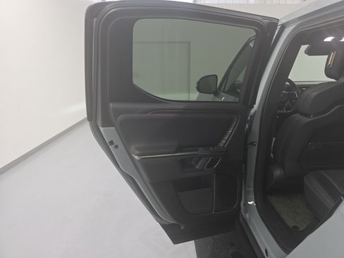 Used 2022 Rivian R1T Adventure AWD/4WD image 17