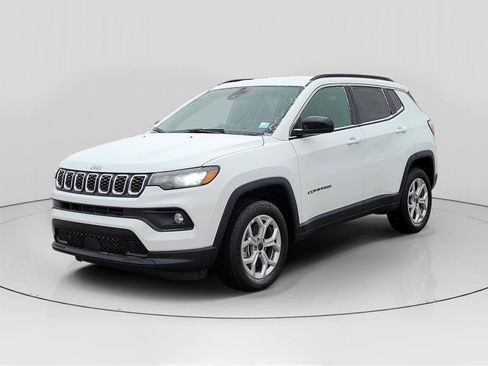 New 2026 Jeep Compass Latitude image 3