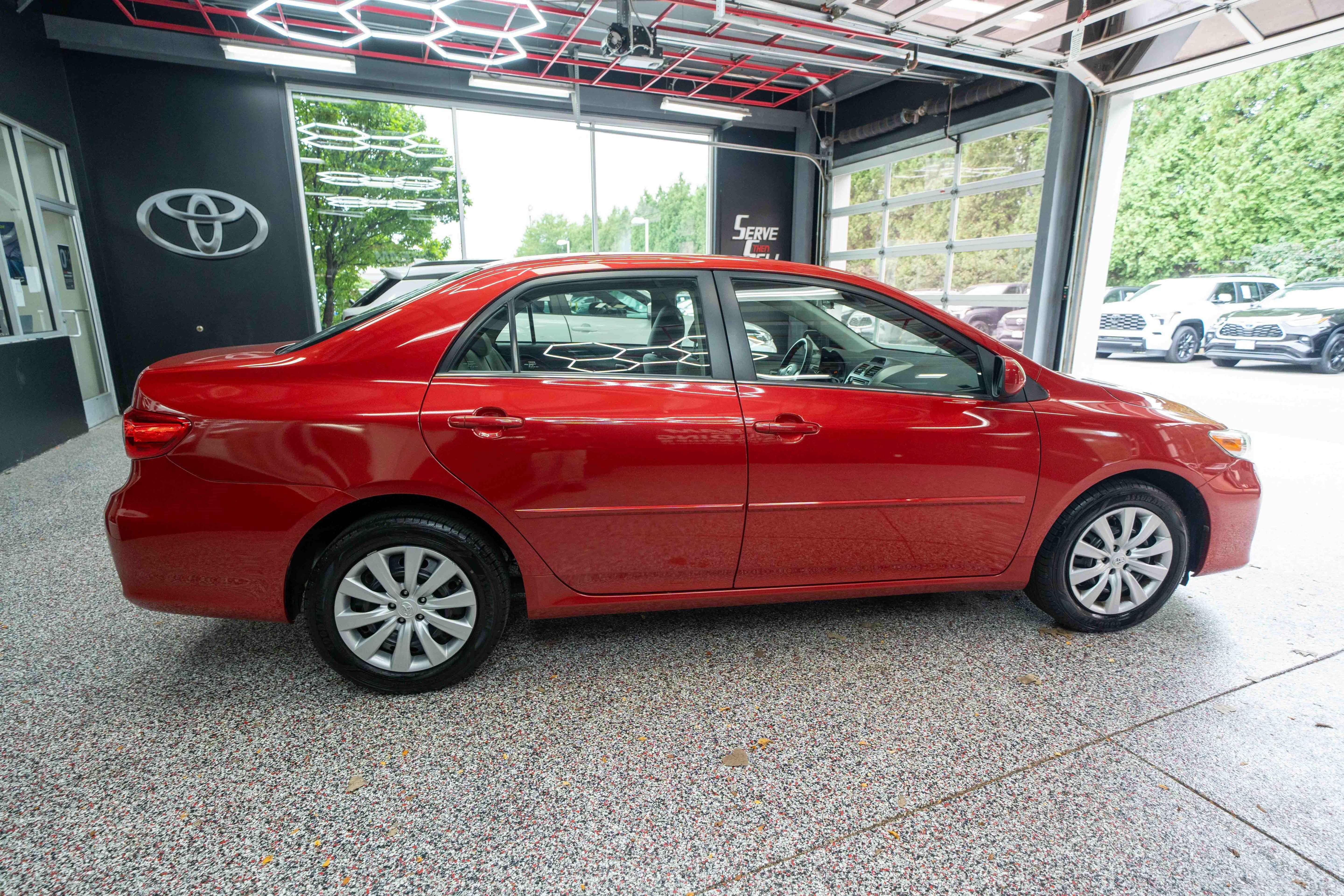 Used 2013 Toyota Corolla LE FWD image 4