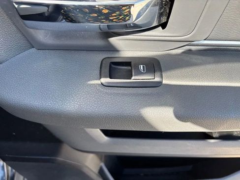 Used 2020 RAM 1500 Classic SLT AWD/4WD image 28