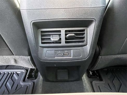 Used 2025 GMC Canyon Denali image 10