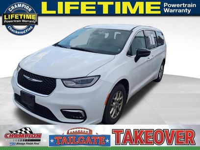 Used 2024 Chrysler Pacifica Touring-L