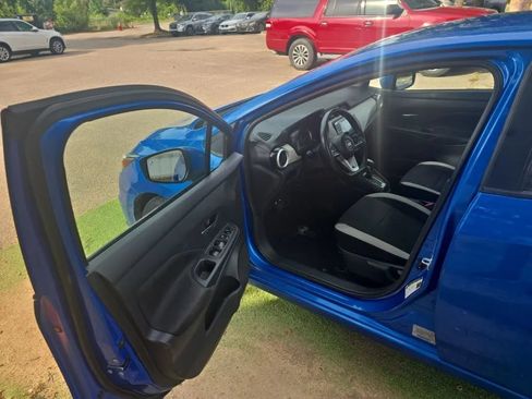 Used 2021 Nissan Versa SV FWD image 11