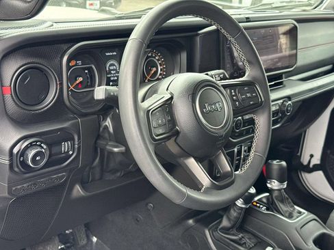 Used 2025 Jeep Wrangler Unlimited Rubicon AWD/4WD image 25