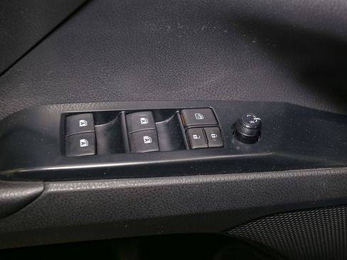 Used 2018 Toyota Camry SE image 40