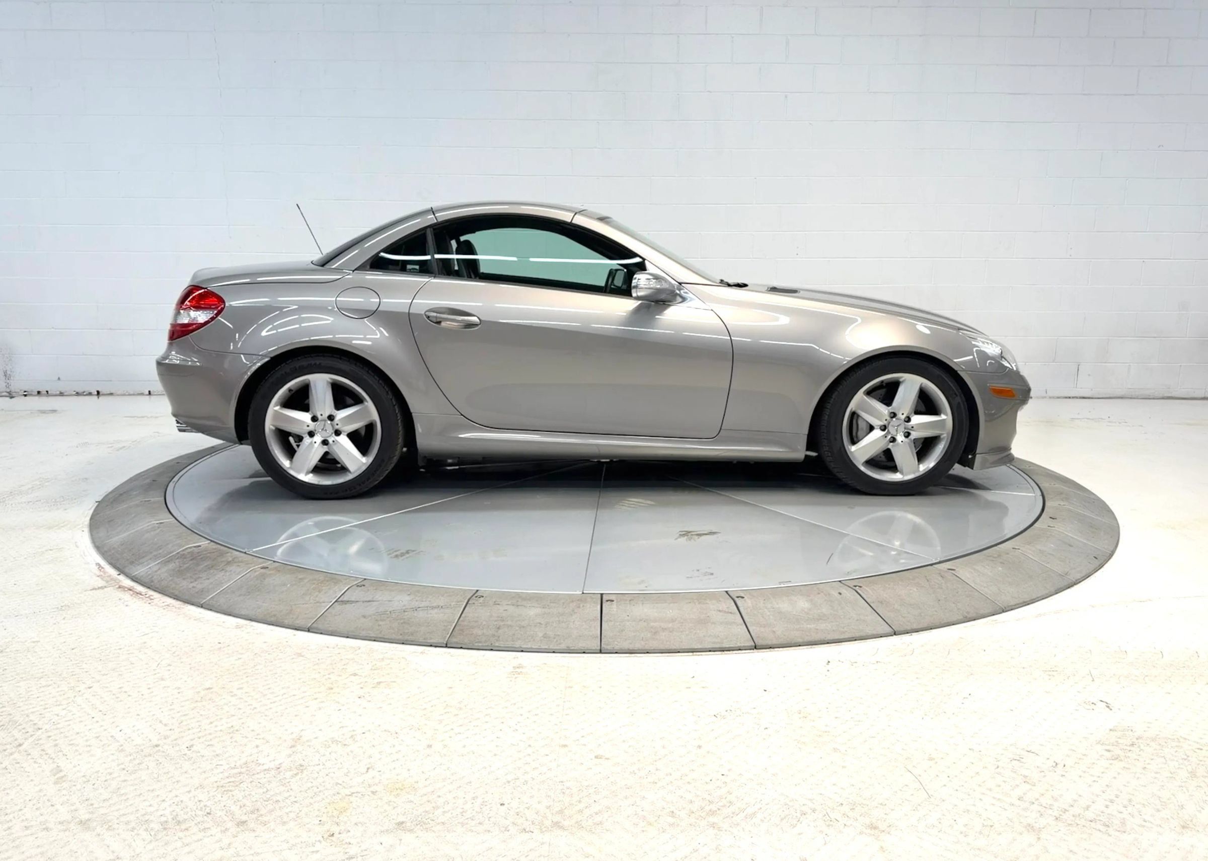 Used 2005 Mercedes-Benz SLK 350 image 3