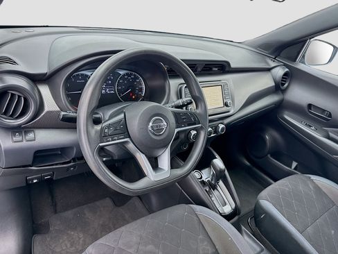 Used 2019 Nissan Kicks S FWD image 7
