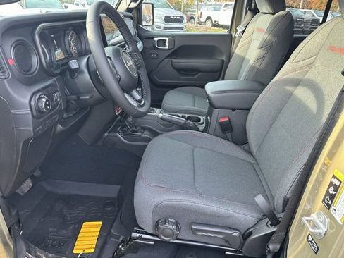 New 2026 Jeep Gladiator Rubicon w/ Technology Group image 9