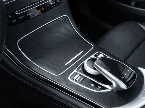 Used 2019 Mercedes-Benz GLC 300 4MATIC image 17