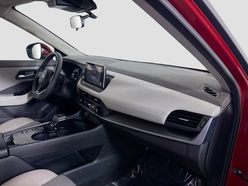 Used 2023 Nissan Rogue SV image 30