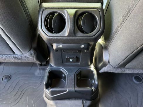 Used 2023 Jeep Gladiator Sport AWD/4WD image 21